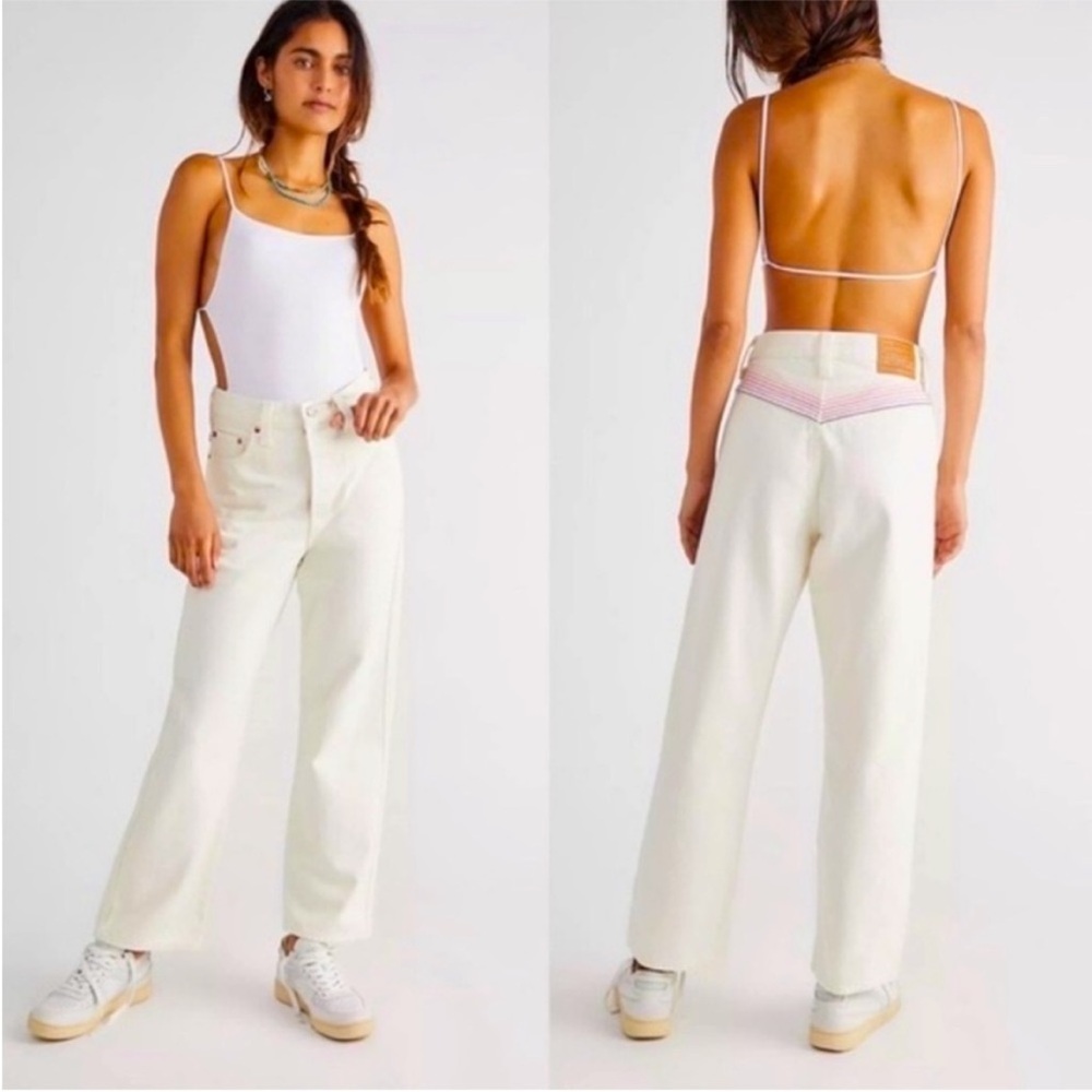 Levi's Women's Straight Leg Jeans in Off-White with Pink Accent